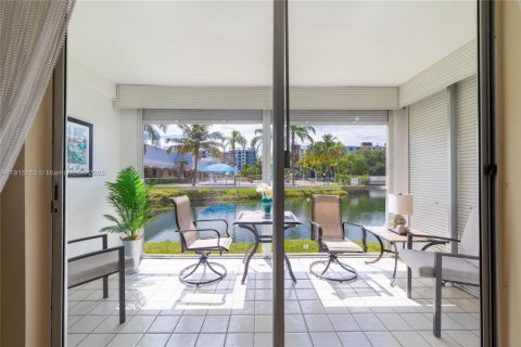 Condo in Dania Beach, Florida, 1 bedroom  № 1970759 - photo 1