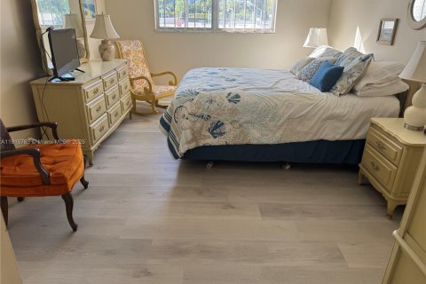 Condo in Dania Beach, Florida, 1 bedroom  № 1970759 - photo 11