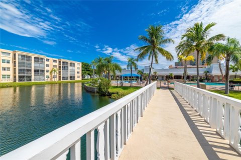 Condo in Dania Beach, Florida, 1 bedroom  № 1970759 - photo 17