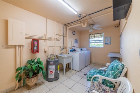 Condo in Dania Beach, Florida, 1 bedroom  № 1970759 - photo 22