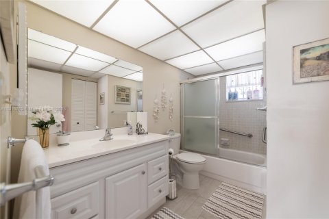 Condo in Dania Beach, Florida, 1 bedroom  № 1970759 - photo 12