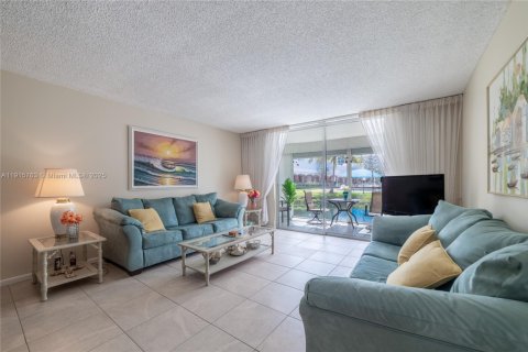 Condo in Dania Beach, Florida, 1 bedroom  № 1970759 - photo 9
