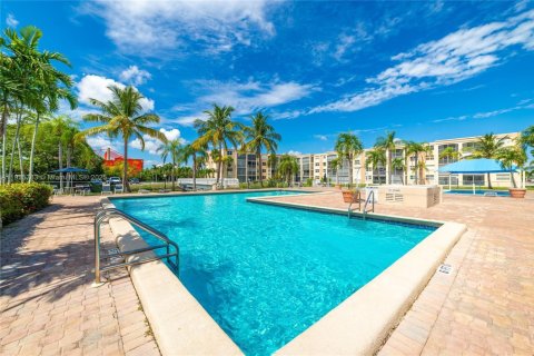 Condo in Dania Beach, Florida, 1 bedroom  № 1970759 - photo 18