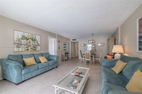 Condo in Dania Beach, Florida, 1 bedroom  № 1970759 - photo 10