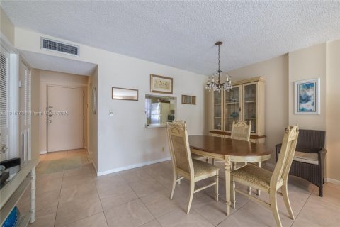 Condo in Dania Beach, Florida, 1 bedroom  № 1970759 - photo 8