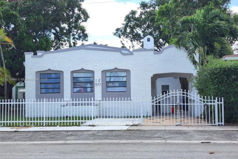 Villa ou maison à vendre à Miami, Floride: 4 chambres, 136.19 m2 № 1966483 - photo 1