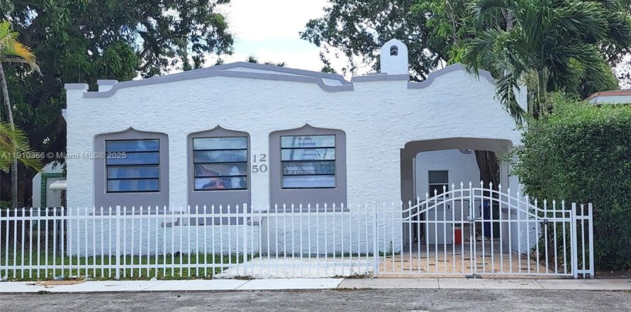 Villa ou maison à Miami, Floride 4 chambres, 136.19 m2 № 1966483