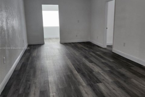 Villa ou maison à vendre à Miami, Floride: 4 chambres, 136.19 m2 № 1966483 - photo 12