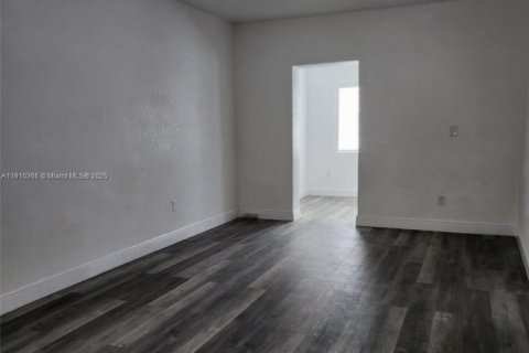 Villa ou maison à vendre à Miami, Floride: 4 chambres, 136.19 m2 № 1966483 - photo 11