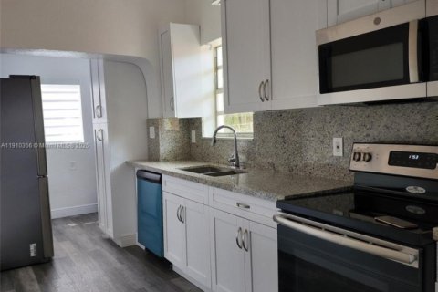 Villa ou maison à vendre à Miami, Floride: 4 chambres, 136.19 m2 № 1966483 - photo 6