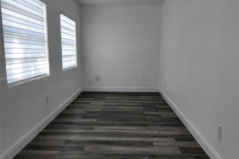 Villa ou maison à vendre à Miami, Floride: 4 chambres, 136.19 m2 № 1966483 - photo 5