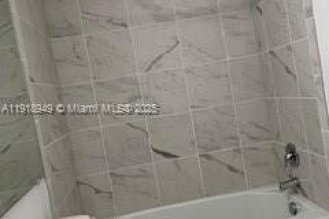 Touwnhouse à louer à Davie, Floride: 3 chambres, 131.74 m2 № 1973354 - photo 8
