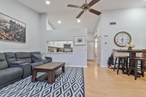 Condominio en venta en Deerfield Beach, Florida, 3 dormitorios, 102.19 m2 № 1947175 - foto 1