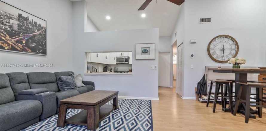 Condominio en Deerfield Beach, Florida, 3 dormitorios № 1947175