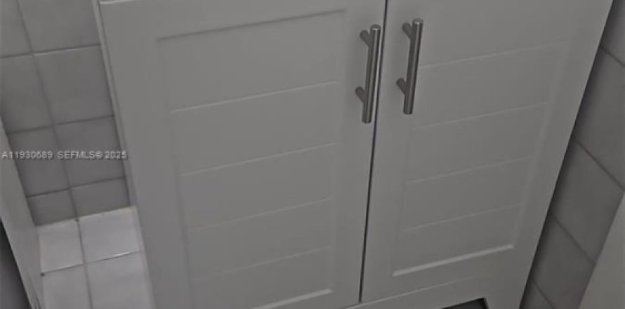 Villa ou maison à North Miami, Floride 2 chambres, 97.18 m2 № 1989274