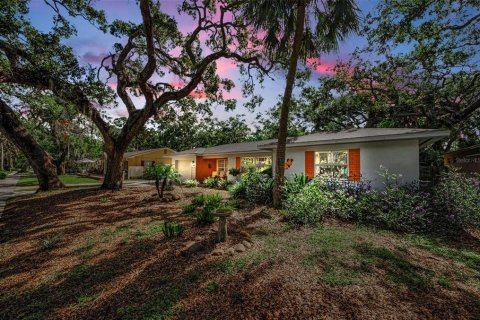 House in Dunedin, Florida 2 bedrooms, 105.72 sq.m. № 1840107 - photo 1