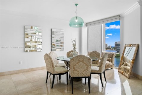 Condo in Aventura, Florida, 2 bedrooms  № 2012707 - photo 5