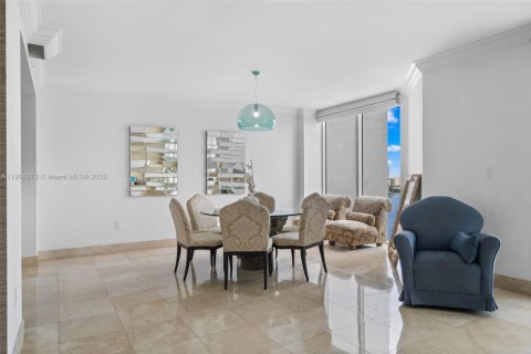 Condo in Aventura, Florida, 2 bedrooms  № 2012707 - photo 8