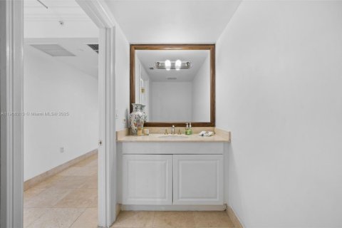 Condo in Aventura, Florida, 2 bedrooms  № 2012707 - photo 22