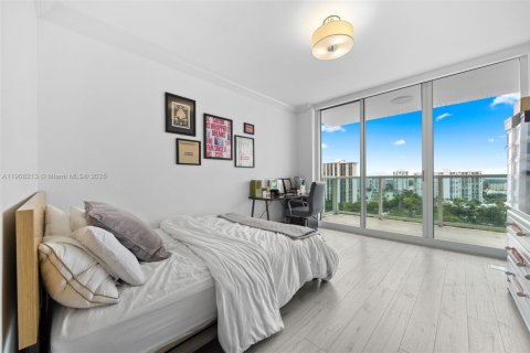 Condo in Aventura, Florida, 2 bedrooms  № 2012707 - photo 18