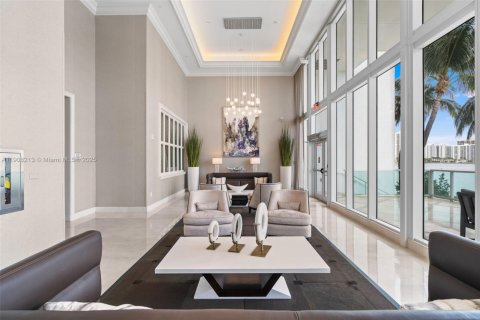 Condo in Aventura, Florida, 2 bedrooms  № 2012707 - photo 27