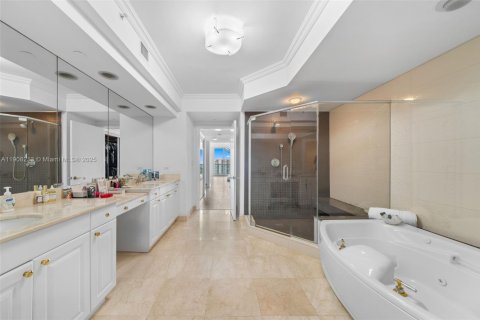 Condo in Aventura, Florida, 2 bedrooms  № 2012707 - photo 20