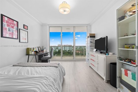 Condo in Aventura, Florida, 2 bedrooms  № 2012707 - photo 17