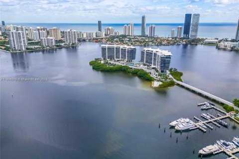 Condo in Aventura, Florida, 2 bedrooms  № 2012707 - photo 9