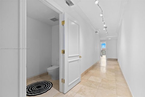 Condo in Aventura, Florida, 2 bedrooms  № 2012707 - photo 21
