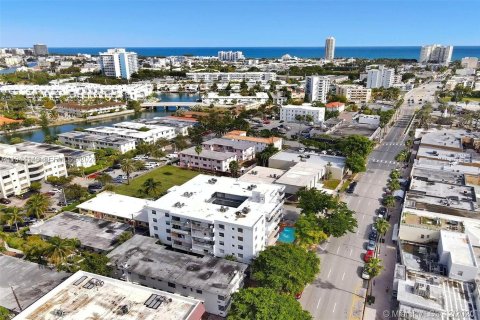 Condo in Miami Beach, Florida, 2 bedrooms  № 2060110