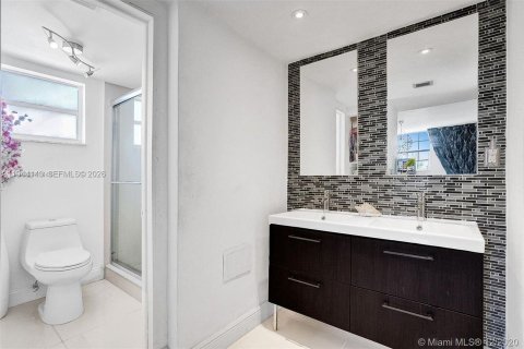 Condo in Miami Beach, Florida, 2 bedrooms № 2060110 - photo 4