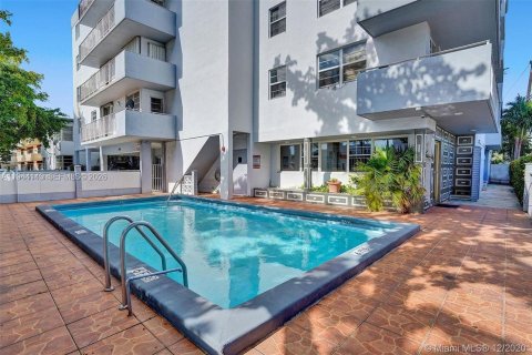 Condo in Miami Beach, Florida, 2 bedrooms № 2060110 - photo 10