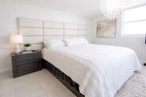 Condo in Miami Beach, Florida, 2 bedrooms № 2060110 - photo 3