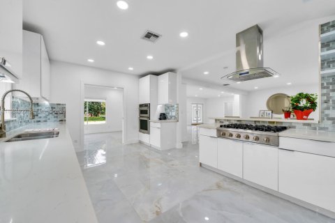 Купить виллу или дом в Майами-Бич, Флорида 4 спальни, 312.34м2, № 2043694 - фото 21