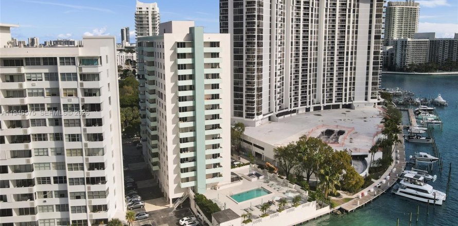 Кондоминиум с 1 спальней в Майами-Бич, Флорида № 2002662