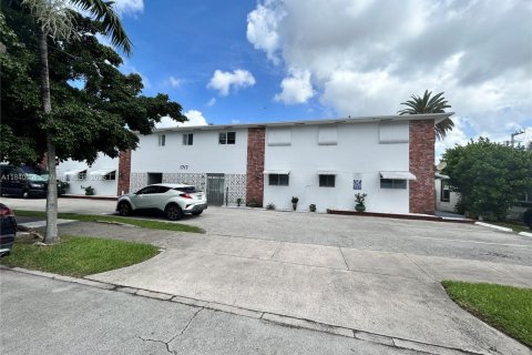 Condominio en venta en Hollywood, Florida, 1 dormitorio, 61.78 m2 № 2035324 - foto 17