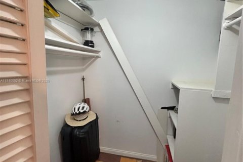 Condominio en venta en Hollywood, Florida, 1 dormitorio, 61.78 m2 № 2035324 - foto 11