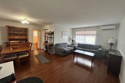 Condominio en Hollywood, Florida, 1 dormitorio  № 2035324