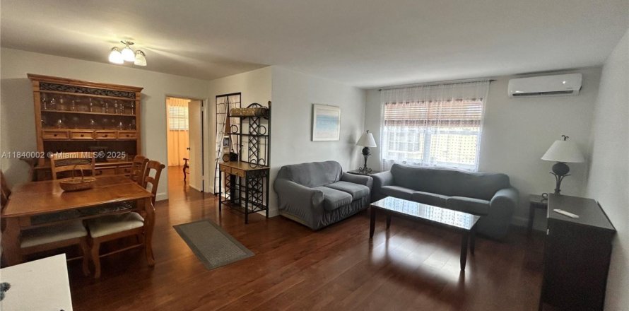 Condominio en Hollywood, Florida, 1 dormitorio № 2035324