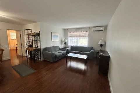 Condominio en venta en Hollywood, Florida, 1 dormitorio, 61.78 m2 № 2035324 - foto 2