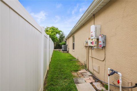 House in Saint Petersburg, Florida 3 bedrooms, 165.64 sq.m. № 1782781 - photo 21