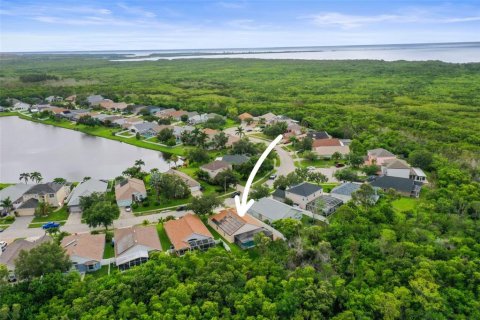 House in Saint Petersburg, Florida 3 bedrooms, 165.64 sq.m. № 1782781 - photo 8