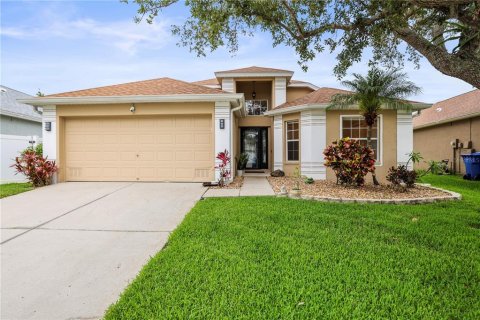 House in Saint Petersburg, Florida 3 bedrooms, 165.64 sq.m. № 1782781 - photo 1