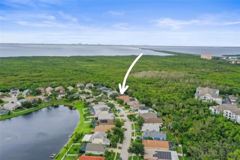 House in Saint Petersburg, Florida 3 bedrooms, 165.64 sq.m. № 1782781 - photo 12