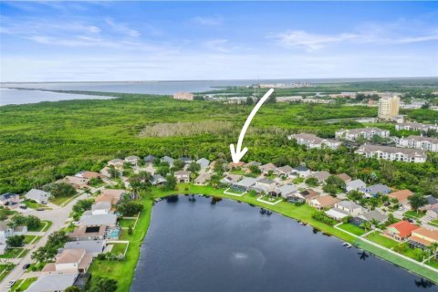 House in Saint Petersburg, Florida 3 bedrooms, 165.64 sq.m. № 1782781 - photo 9
