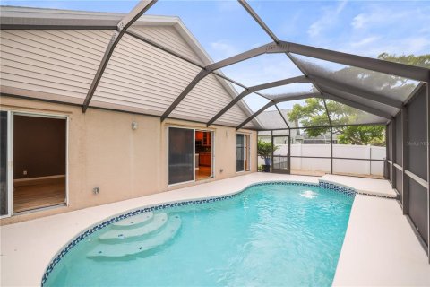 House in Saint Petersburg, Florida 3 bedrooms, 165.64 sq.m. № 1782781 - photo 17