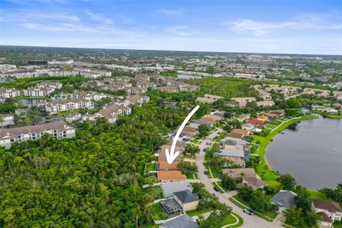 House in Saint Petersburg, Florida 3 bedrooms, 165.64 sq.m. № 1782781 - photo 11