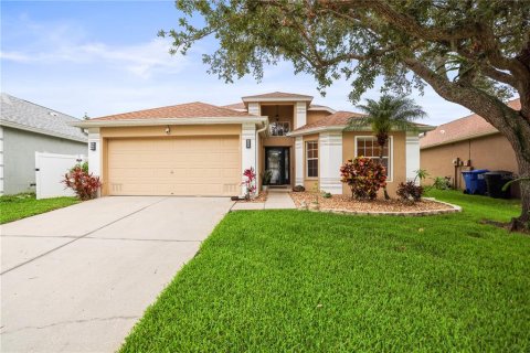 House in Saint Petersburg, Florida 3 bedrooms, 165.64 sq.m. № 1782781 - photo 2