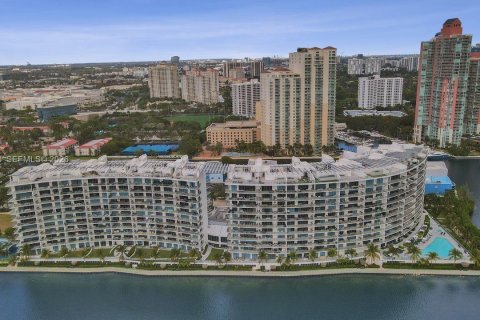 Condo in Aventura, Florida, 4 bedrooms  № 2000017 - photo 12