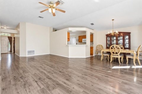 House in Riverview, Florida 3 bedrooms, 140 sq.m. № 2420081 - photo 6